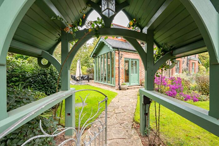 3 Bedroom Semi-Detached House To Rent In Birchwood Cottages, Southwater, RH13