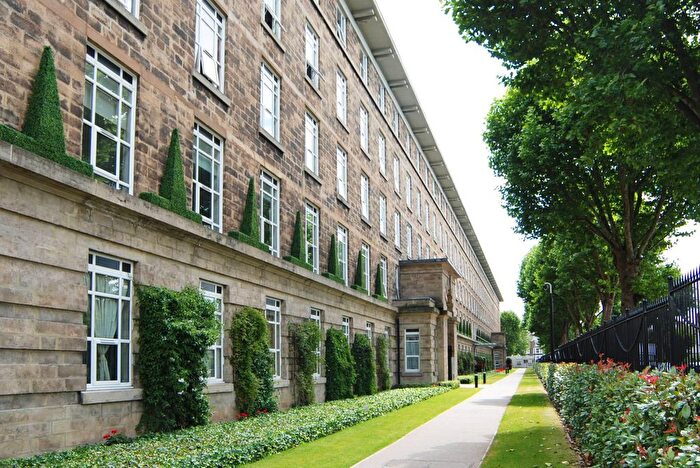 2 Bedroom Flat For Sale In Bromyard House, Acton, London, W3