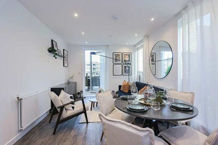 1 Bedroom Flat To Rent In Medawar Drive, London, NW7