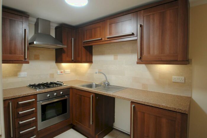 2 Bedroom Flat To Rent In - Richmond Park Road, Charminster, Bournemouth, BH8