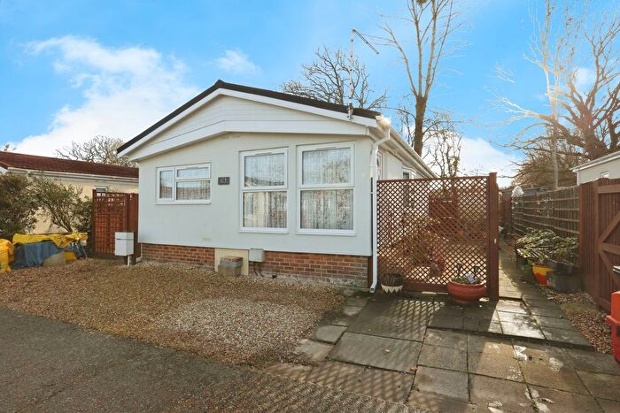 2 Bedroom Park Home For Sale In Oaktree Caravan Site, Allington Lane, West End, Southampton, SO30