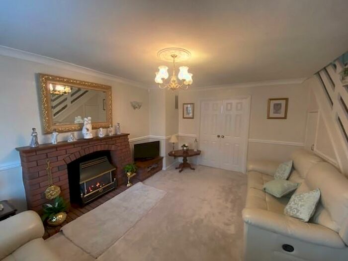 4 Bedroom Detached House For Sale In Lindisfarne Road, Ashton-under-Lyne, OL7