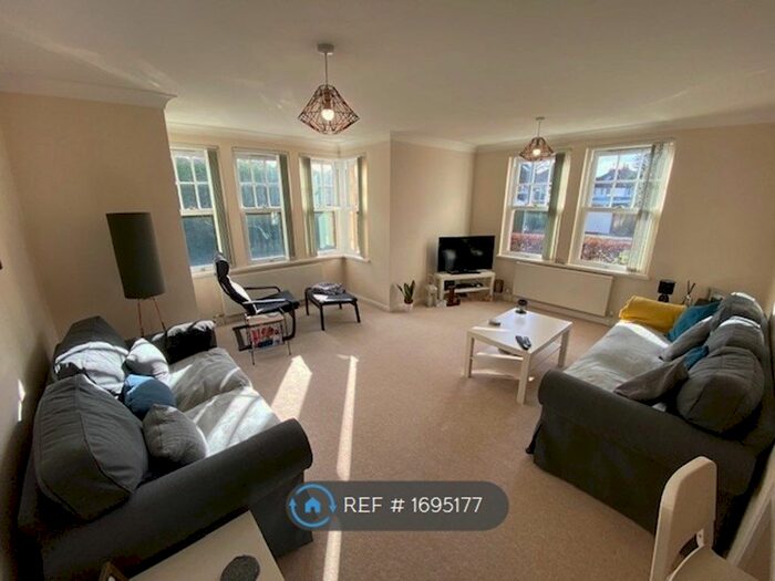 2 Bedroom Flat To Rent In Castleton Court, Leeds, LS16
