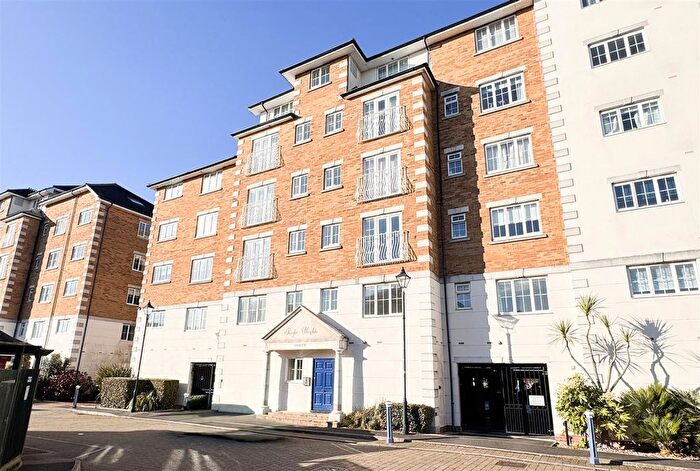 2 Bedroom Flat To Rent In Golden Gate Way, Eastbourne, BN23