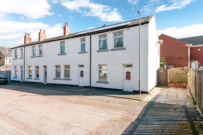 5 Bedroom Terraced House To Rent In Nevins Road, Dewsbury, West Yorkshire, WF13