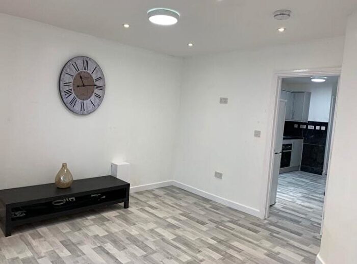 1 Bedroom Flat To Rent In Halfway Avenue, Luton, Bedfordshire, LU4
