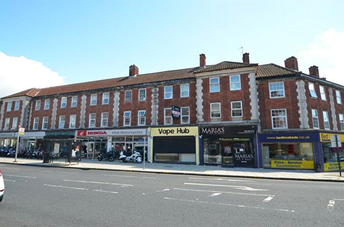 2 Bedroom Apartment To Rent In Park Way, Ruislip, HA4