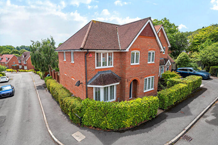 4 Bedroom Detached House For Sale In Burnham Road, Alton, GU34