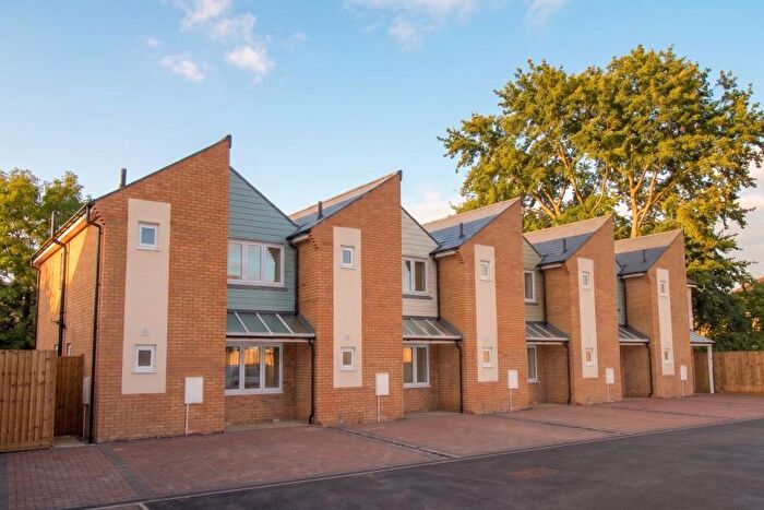 3 Bedroom Terraced House To Rent In Guildford, Surrey, GU1