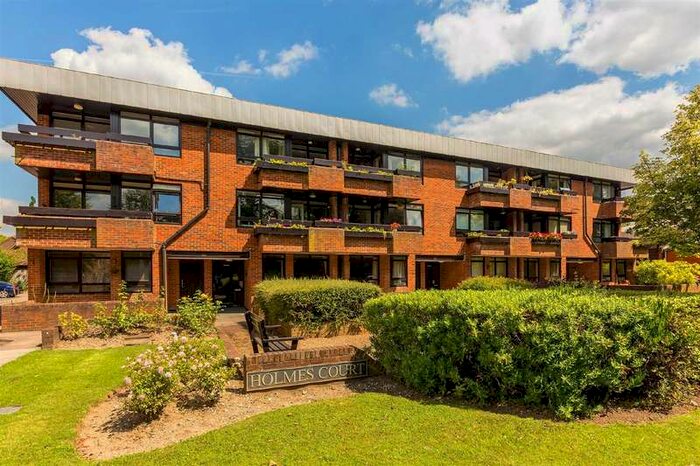 2 Bedroom Apartment To Rent In Holmes Court, Carlisle Avenue, St Albans, AL3