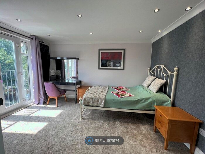 Studio To Rent In Whitton Dene, Isleworth, TW7