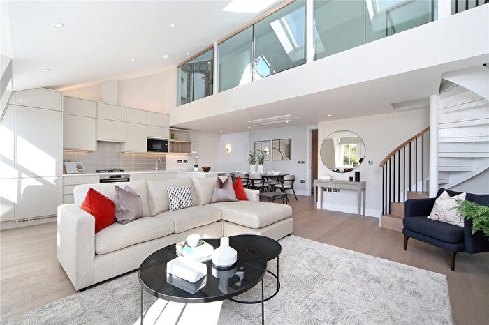 2 Bedroom Maisonette To Rent In Lennox Gardens, London, SW1X