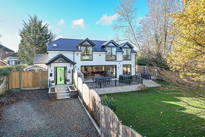 3 Bedroom Detached House For Sale In Springwood Walk, St. Albans, AL4