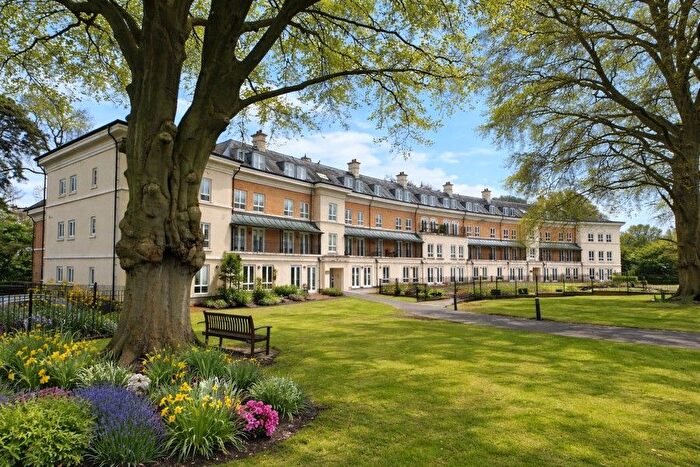 2 Bedroom Flat To Rent In Woking, Surrey, GU22
