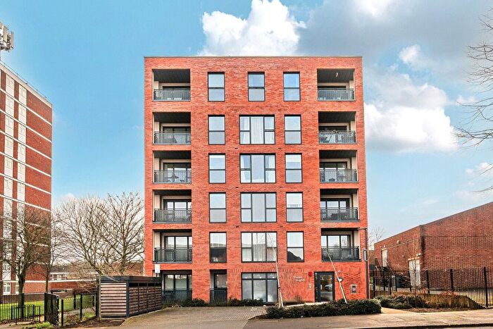 2 Bedroom Flat For Sale In Grove Park Road, London, SE9