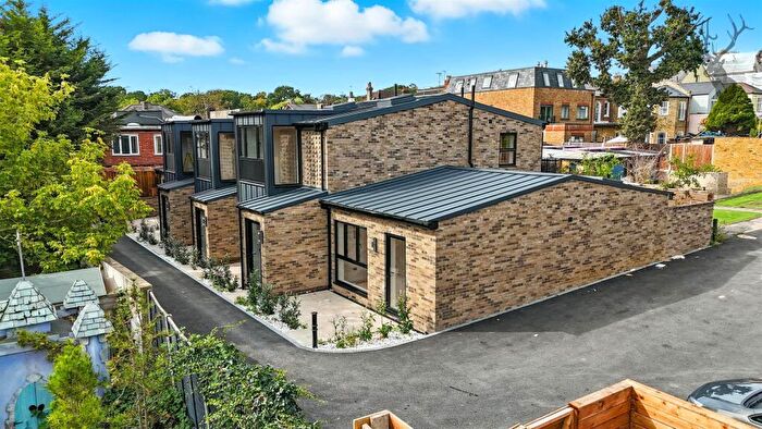 1 Bedroom House For Sale In Buckhurst Hill, IG9