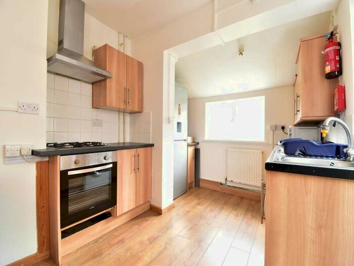 4 Bedroom Property To Rent In Oakwood Road, Brynmill, Swansea, SA2