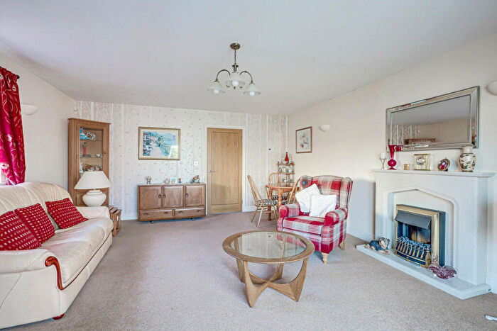 3 Bedroom Detached Bungalow For Sale In Hylands Grove, Leigh-on-sea, SS9
