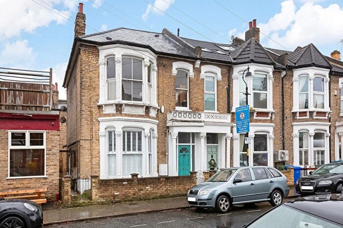 2 Bedroom Flat To Rent In Amott Road, Peckham Rye, London, SE15