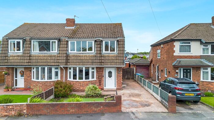 3 Bedroom Semi Detached Bungalow For Sale In Berkshire Drive, Woolston, WA1
