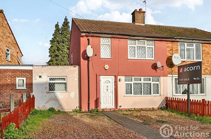 4 Bedroom Semi Detached House For Sale In Beacon Road, Erith, DA8