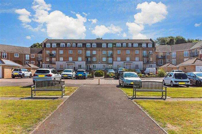 3 Bedroom Flat For Sale In Medina View, East Cowes, Isle Of Wight, PO32
