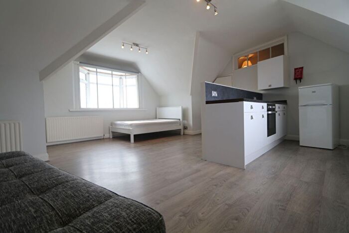 Studio To Rent In Green Hill Parade, Great North Road, Barnet, EN5