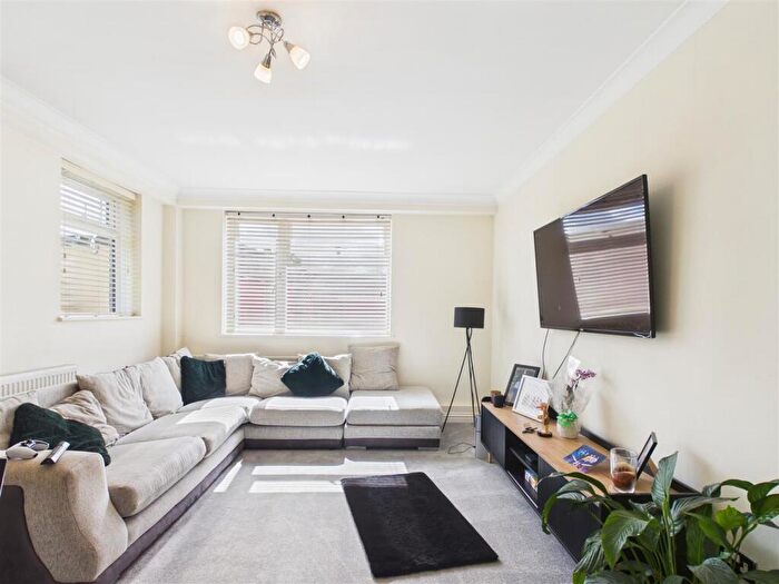 2 Bedroom Flat To Rent In Grammar School Walk, Hitchin, SG5