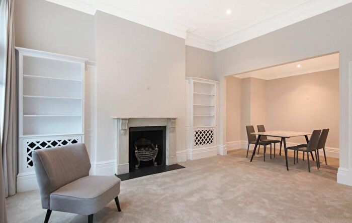 3 Bedroom Apartment To Rent In Baker Street, Marylebone, London, NW1
