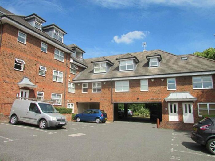 1 Bedroom Flat To Rent In Moon Lane, Barnet, EN5