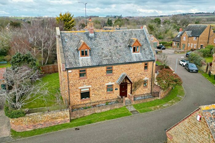 5 Bedroom Detached House For Sale In Lichfield Close, Kislingbury, Northamptonshire, NN7