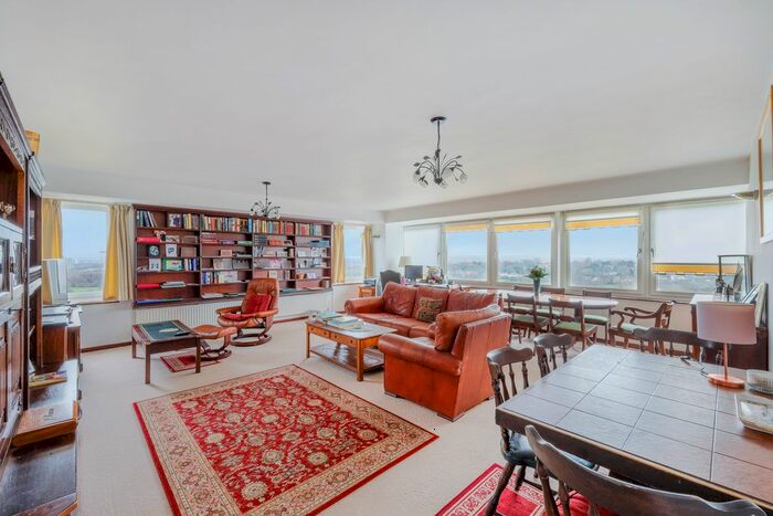 2 Bedroom Flat To Rent In Somerset Road, London, SW19