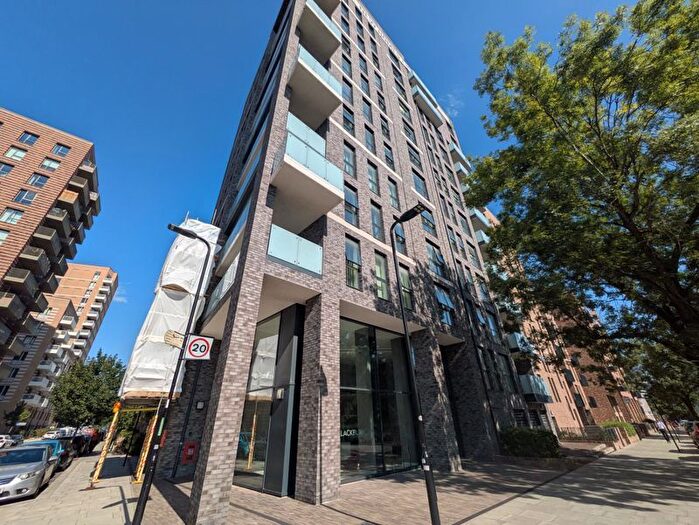 2 Bedroom Flat To Rent In Blackburn Court, Bollo Lane, Acton Gardens, W3