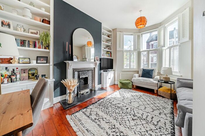 2 Bedroom Flat For Sale In Bickersteth Road, Tooting, London, SW17
