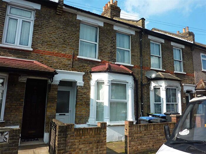 3 Bedroom Property To Rent In Wakefield Street, London, N18