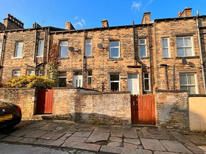 3 Bedroom Terraced House For Sale In Third Avenue, Halifax, HX3