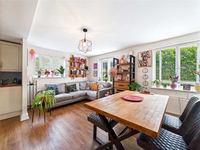 2 Bedroom Apartment For Sale In Springfield Road, Chelmsford, Essex, CM2
