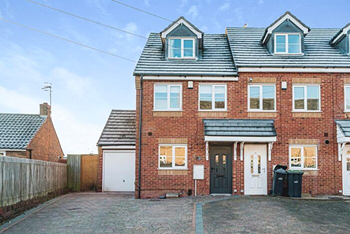 3 Bedroom Town House For Sale In Mullett Street, Brierley Hill, DY5