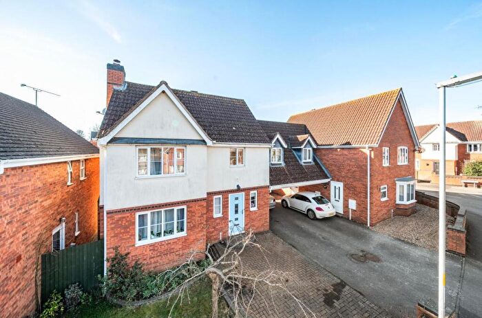 4 Bedroom Link Detached House For Sale In Dewar Drive, Daventry, NN11