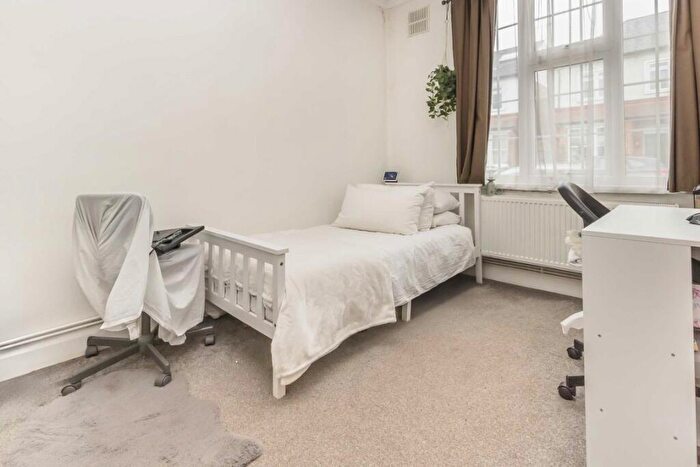 2 Bedroom Flat To Rent In Bonner Hill Road, Kingston Upon Thames, KT1