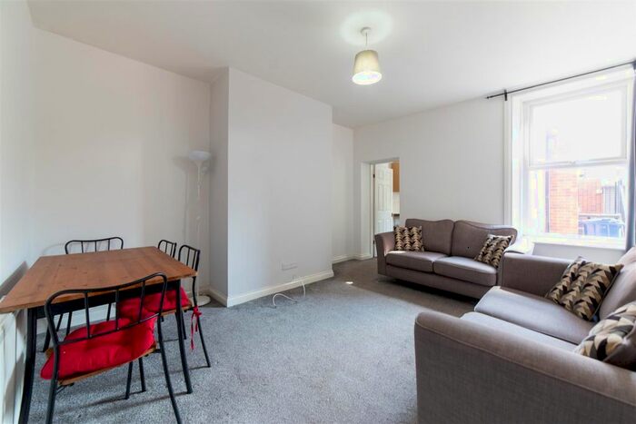 2 Bedroom Flat To Rent In Simonside Terrace, Heaton, Newcastle Upon Tyne, NE6