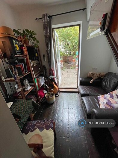 1 Bedroom Flat To Rent In Harrington Square, London, NW1