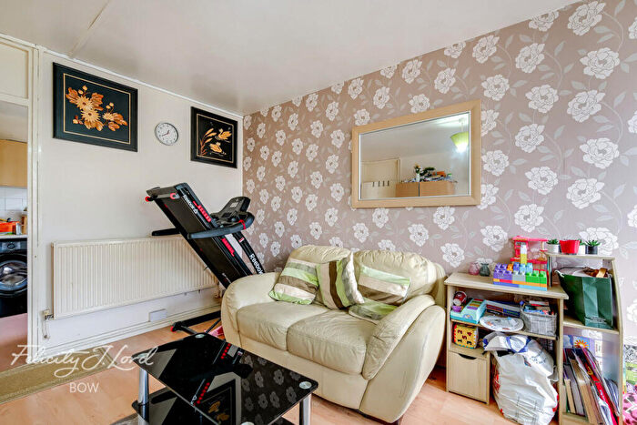 1 Bedroom Flat For Sale In Hobday Street, London, E14