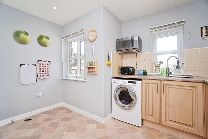 2 Bedroom Flat For Sale In St. Francis Close, Crosspool, S10