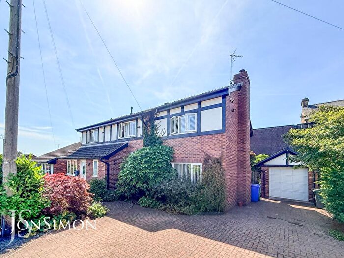 3 Bedroom Detached House For Sale In Helmsdale Close, Ramsbottom, Bury, BL0