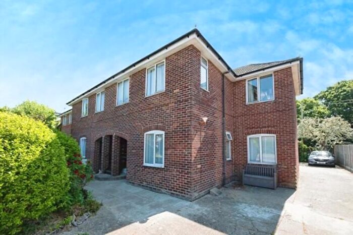 2 Bedroom Flat To Rent In Bracklesham Road, Hayling Island, PO11