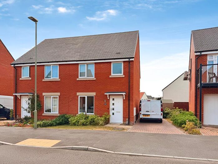 3 Bedroom Semi-Detached House For Sale In Cashmere Drive, Andover, Hampshire, SP11