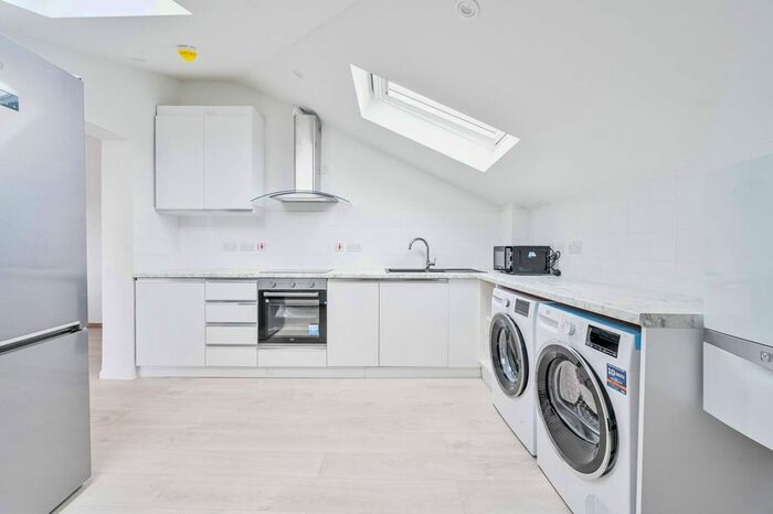 6 Bedroom Flat To Rent In Hoxton Street, Shoreditch, London, N1