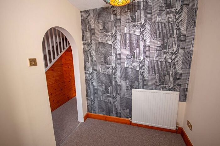 2 Bedroom Detached House For Sale In Carnock Road, Gowkhall, KY12