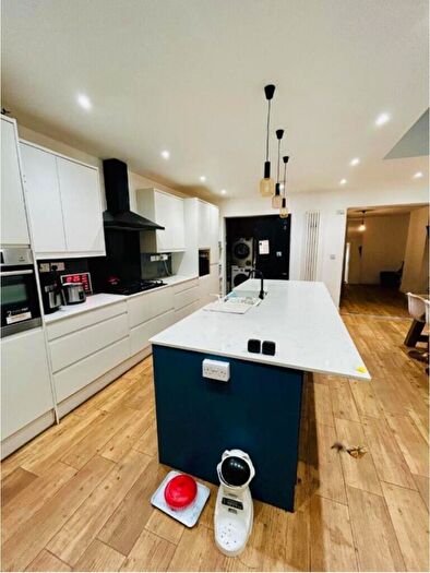 4 Bedroom Semi-Detached House To Rent In Russell Lane, London, N20